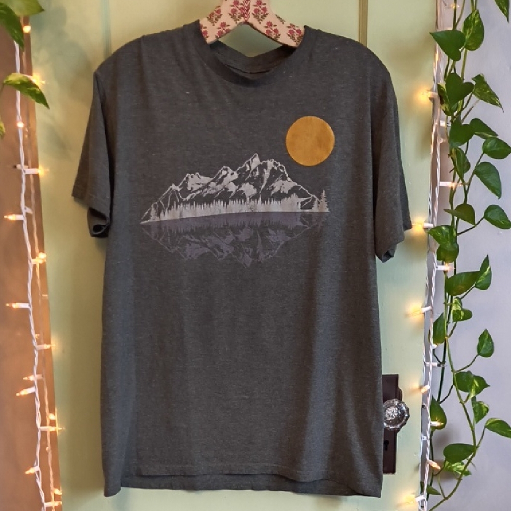 Men's Sonoma Grey Lightweight Moon Mountain Reflection Colorado M